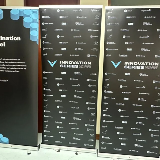 Roll up banner portable exhibition stand